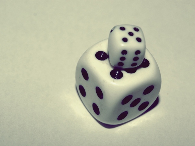 Белые игральные Кости