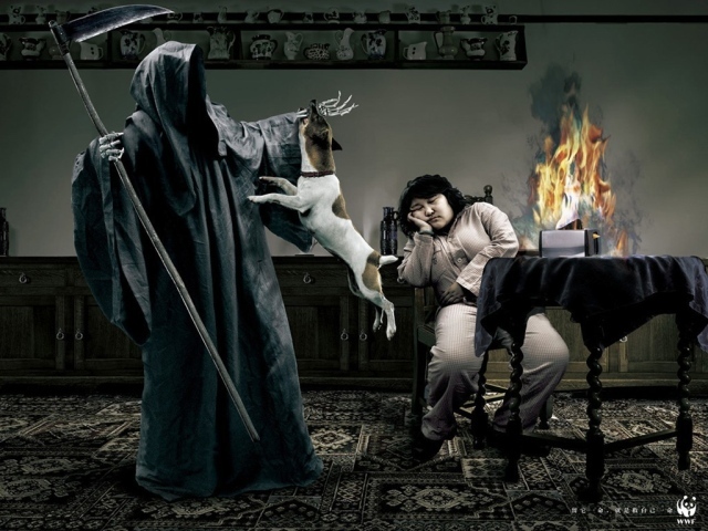 Собака защищает хозяина от смерти