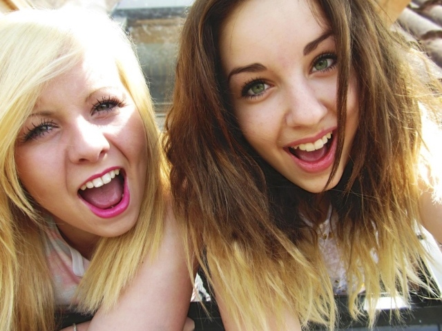 Девчонки с зелеными глазами бесятся