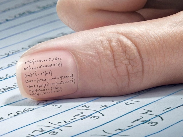 Шпаргалка на ногте