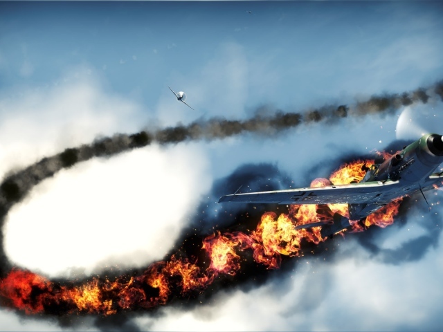 War Thunder военный самолет был подбит