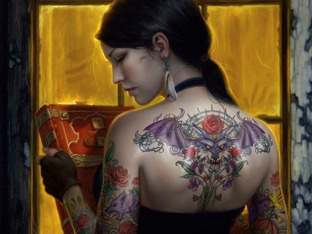 Девушка в тату с книгой