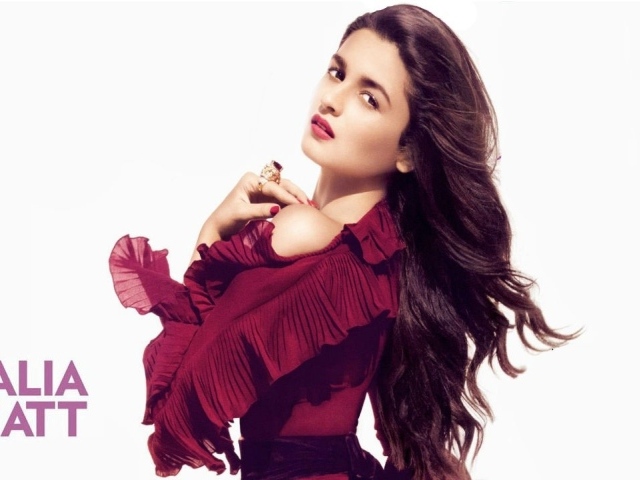 Актриса Алия Батт