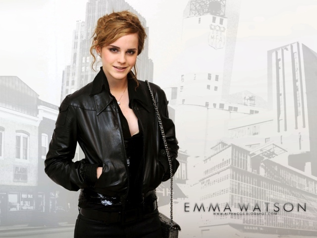 Эмма Ватсон в черной куртке