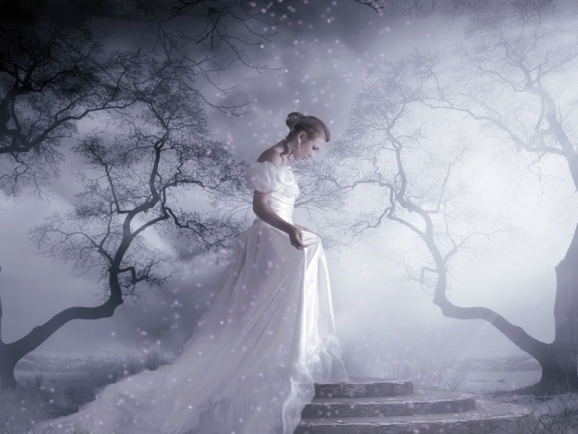 Девушка в длинном белом платье