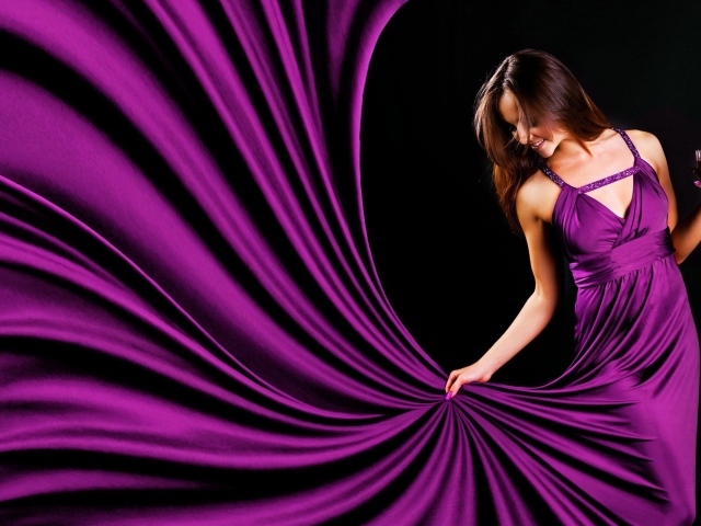 Девушка в сиреневом платье