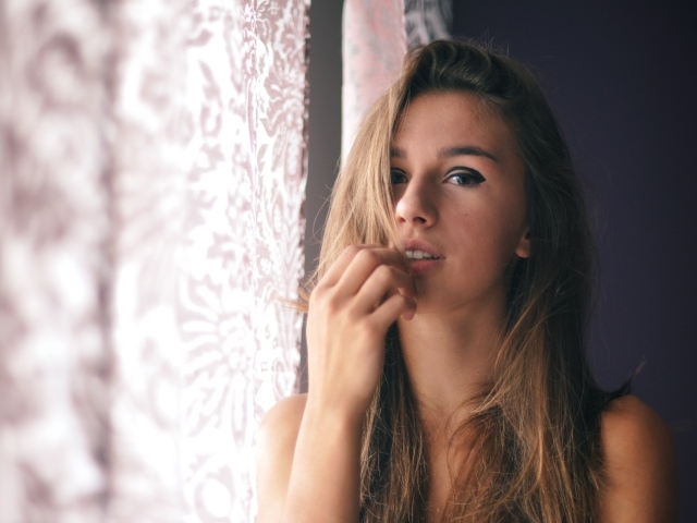 Юлия с распущенными волосами