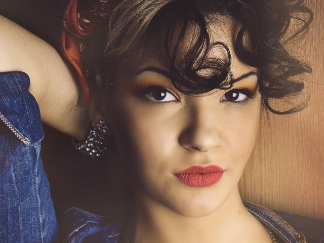 Девушка с черными глазами