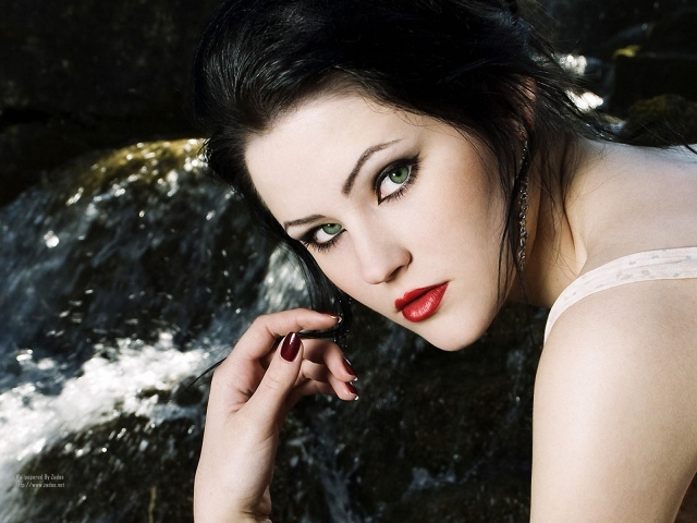 Брюнетка Пенелопа