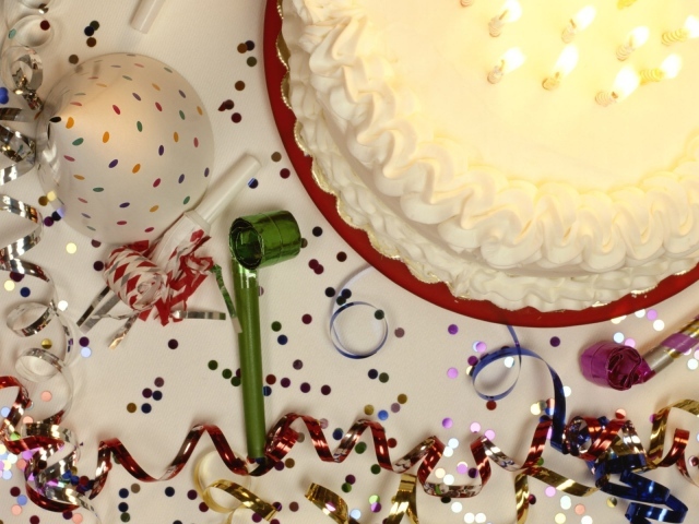 Торт и дудки на день рождения