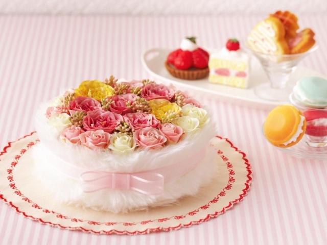 Цветы в виде торта на день рождения