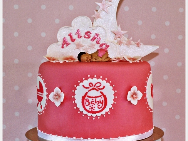 Розовый торт ко дню рождения