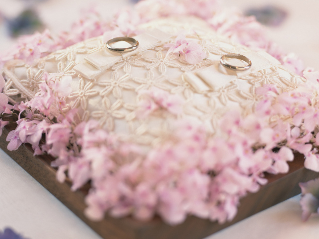 Подушка с кольцами на свадьбу