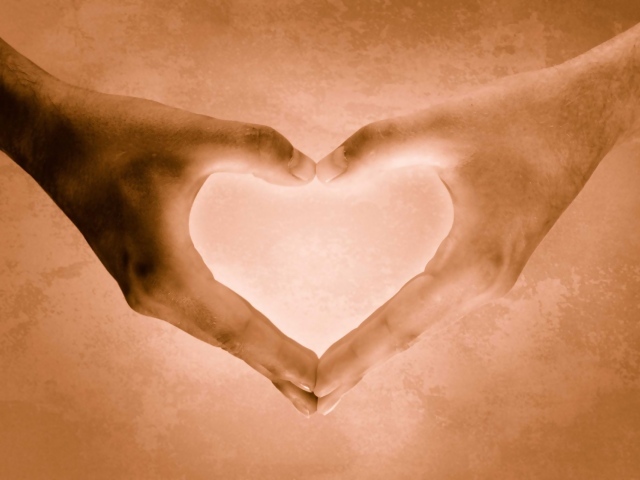 Сердце из рук