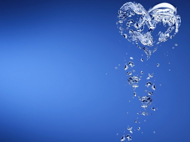 Сердечко из капелек воды