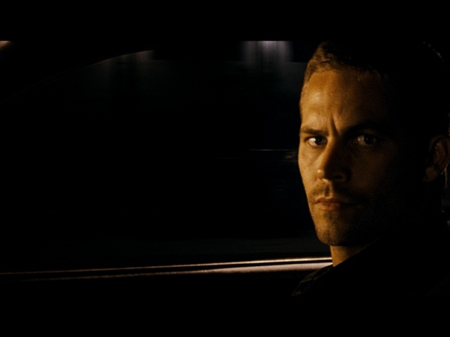  Пол Уокер едет в середине ночи