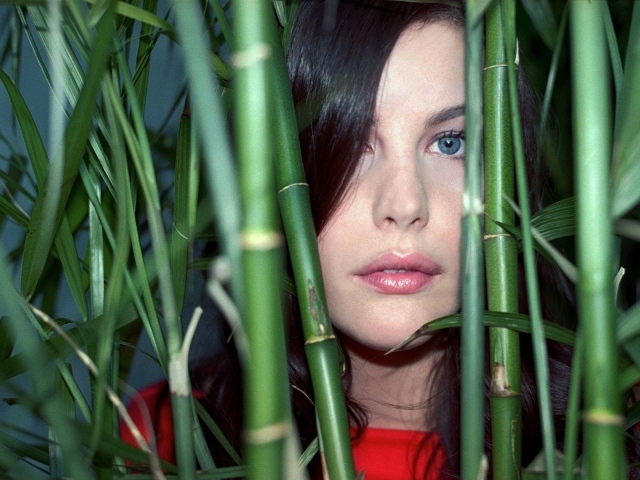 Лив Тайлер в бамбуке