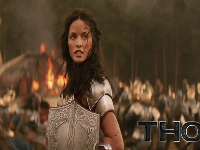 Тор темного мира: красивая девушка в доспехах