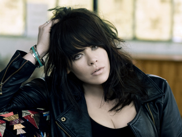 Alex Hepburn задумалась