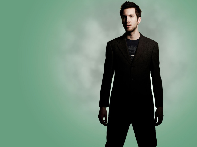 Calvin Harris на берюзовом фоне