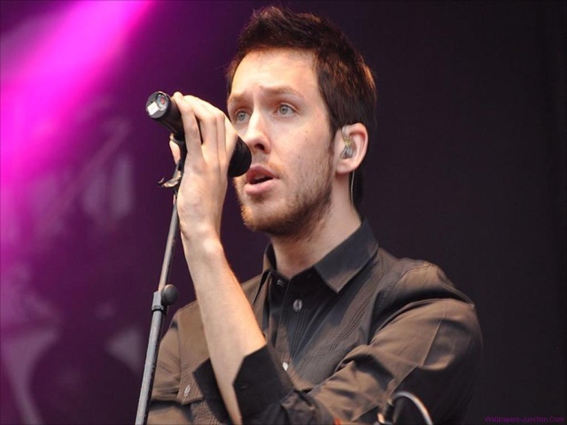 Calvin Harris с микрофоном
