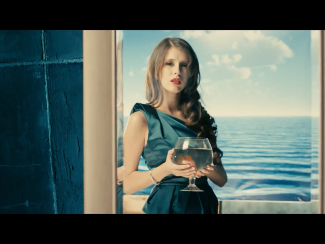 Эльвира Т поет в клипе