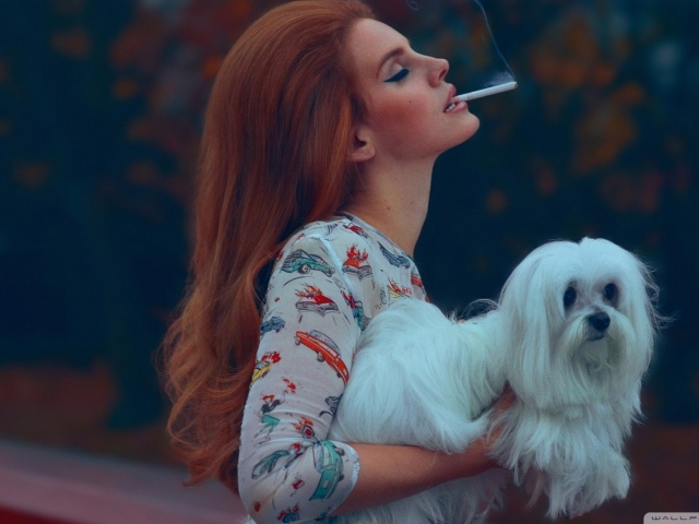 Lana Del Rey с щенком