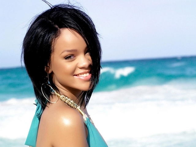 Rihanna на берегу океана