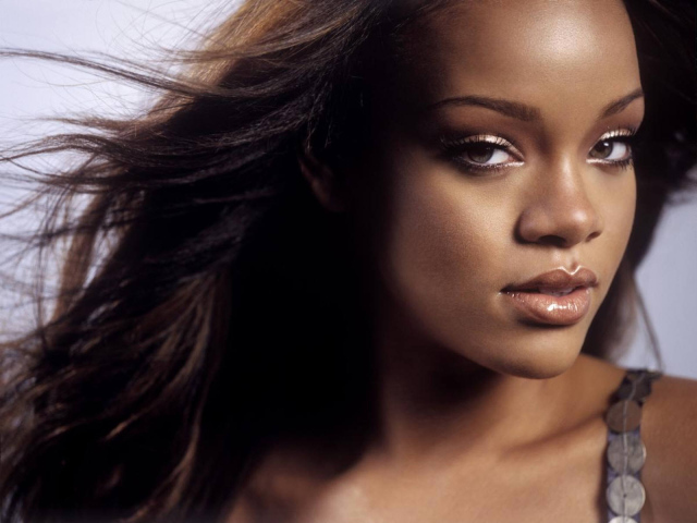 Rihanna под действием ветра