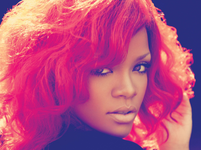 Рианна с красными волосами обои для рабочего стола