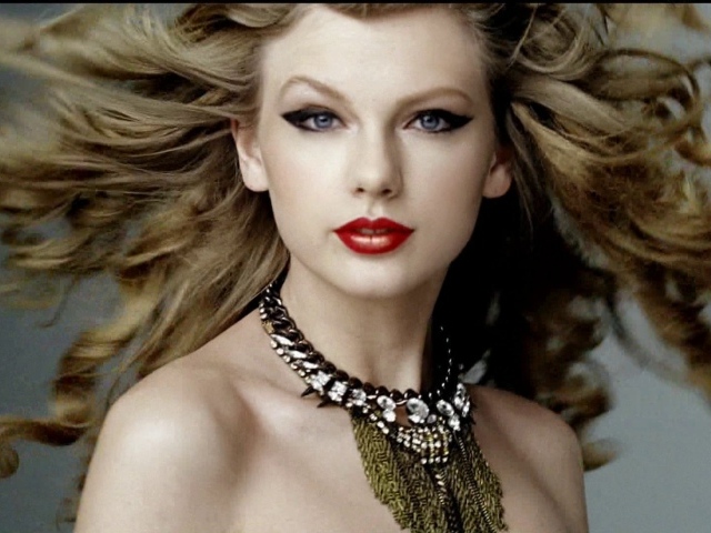Taylor Swift выглядит как Клеопатра