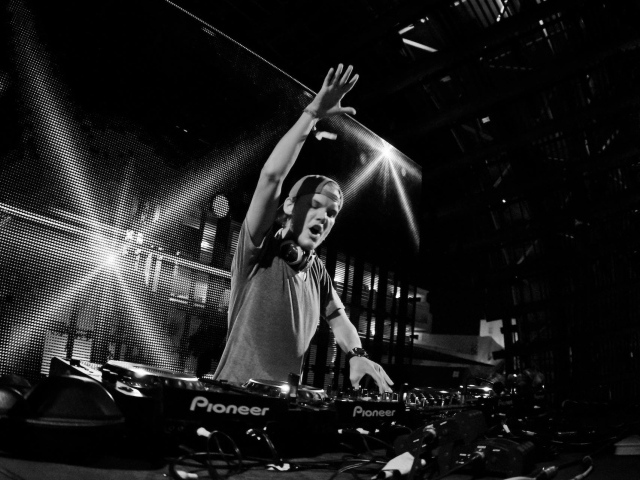 Avicii у пульта