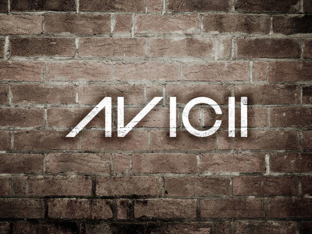 Avicii на фоне кирпичей