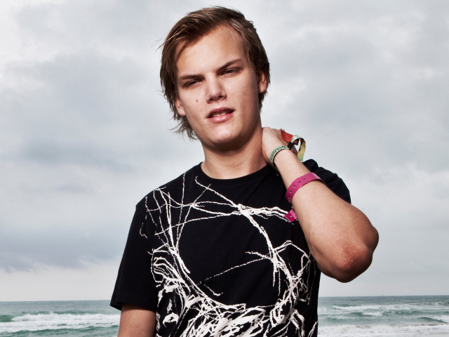 Avicii трек Wake me up