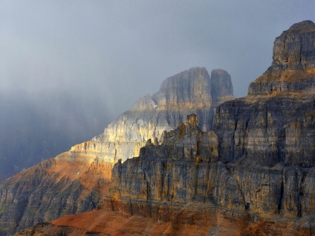 Разноцветные горы