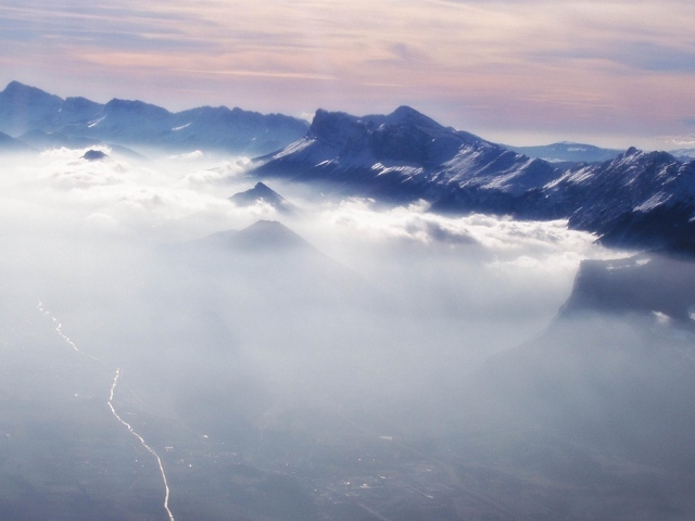 Горы туманом плену