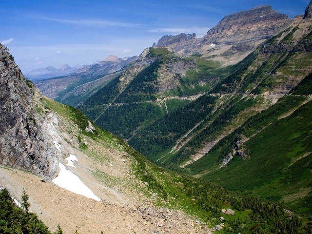 Ущелье в высоких горах