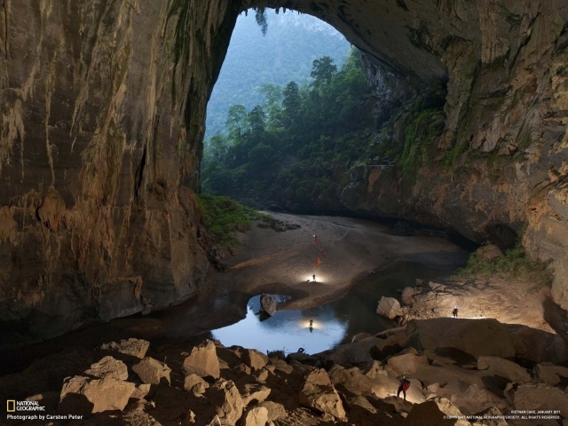 Очень большая пещера