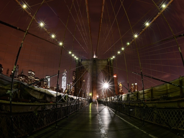 Подвесной мост с огнями