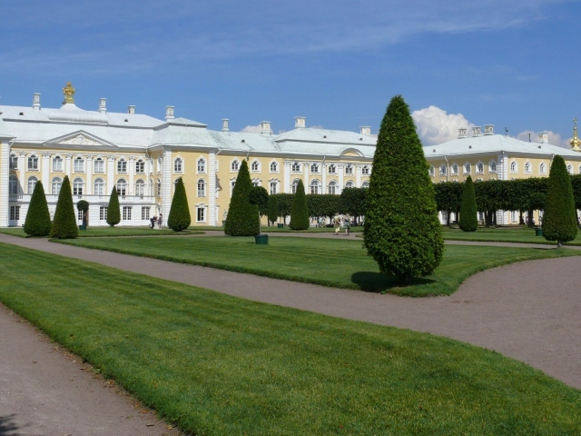 Красиво подстриженные деревья