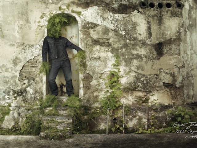 Трава в одежде человека