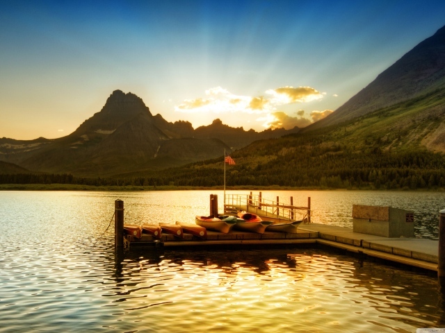 Лодки у озера