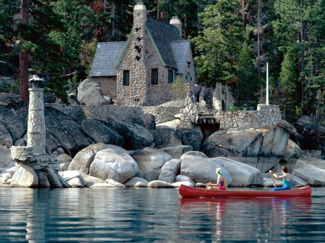 Озеро Тахое с лодкой