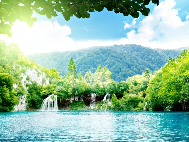 Пейзаж с водопадами