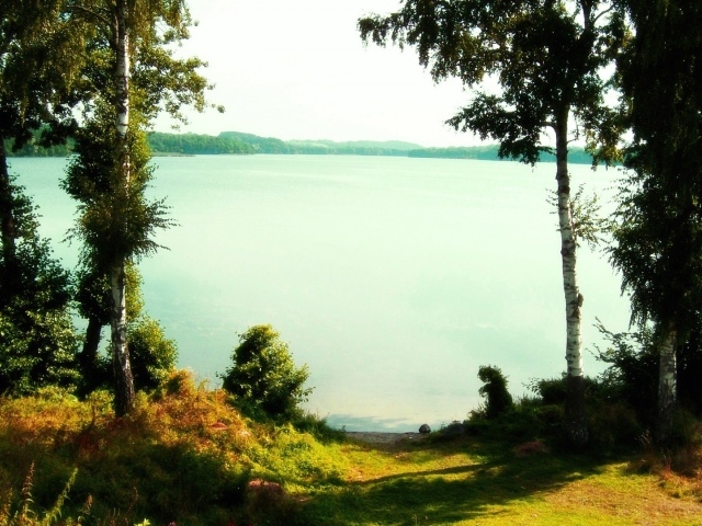 Тропинка ведет к озеру