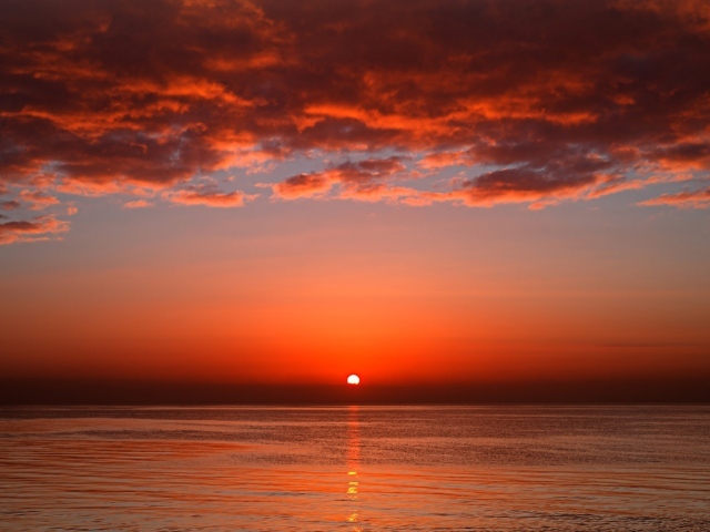 Закат в море