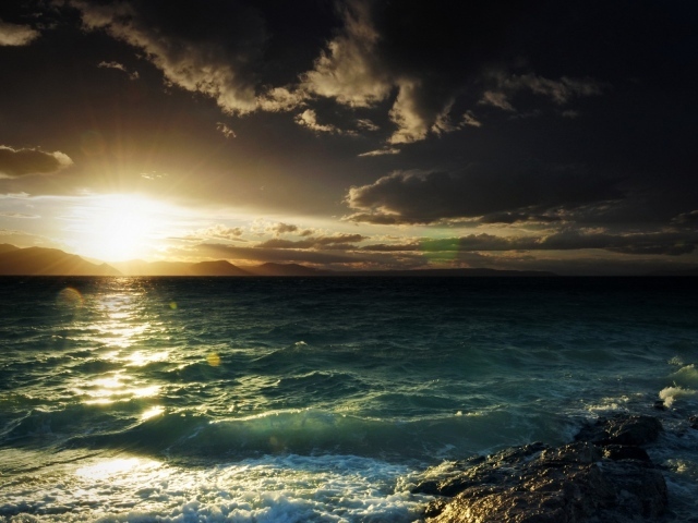 Закат и волны