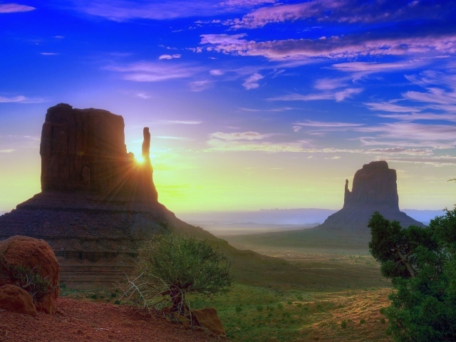 Закат у скал близнецов