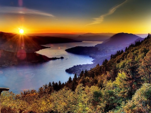 Закат на извилистой реке