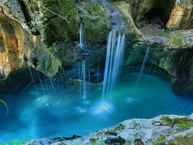 Голубые струи